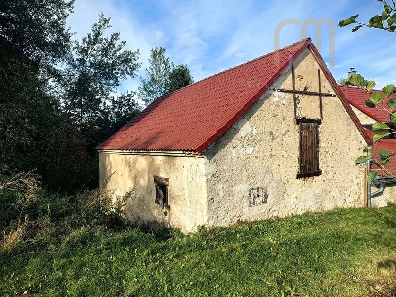 Rodinný dům se stodolou a garáží na klidném okraji Třebanic