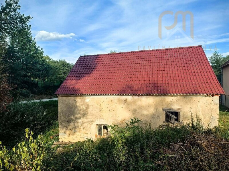 Rodinný dům se stodolou a garáží na klidném okraji Třebanic
