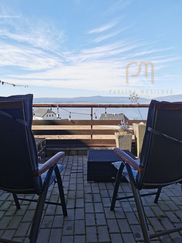 Apartmán 3+ kk v OV o rozloze 74 m2 s terasou 6,4m2 a výhledem na jezero Lipno