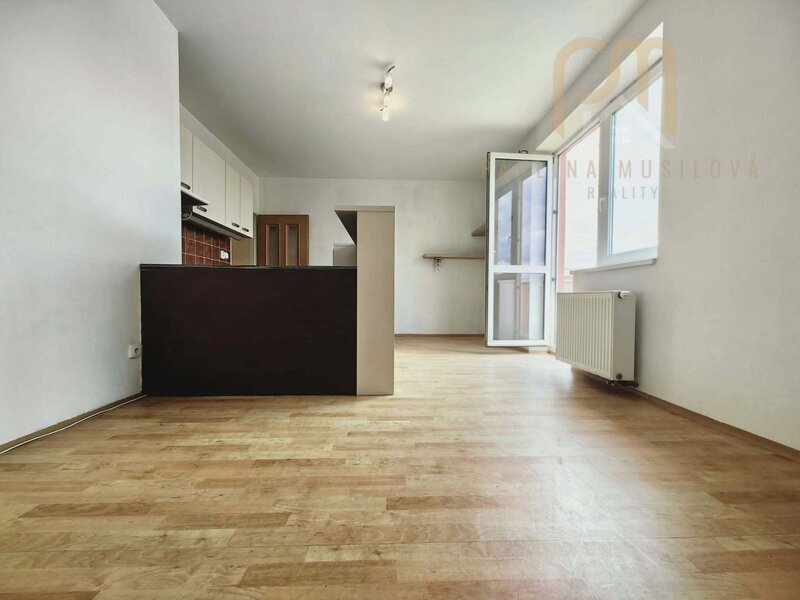 Prodej bytu 2 + kk s balkonem, 51m2, sklep, výtah, klidná lokalita