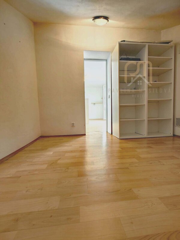 Prodej bytu 2 + kk s balkonem, 51m2, sklep, výtah, klidná lokalita