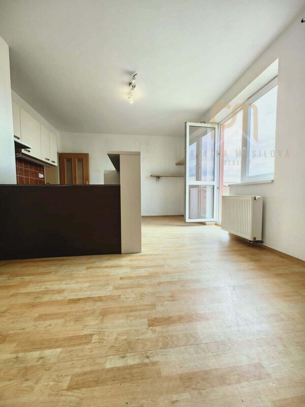 Prodej bytu 2 + kk s balkonem, 51m2, sklep, výtah, klidná lokalita