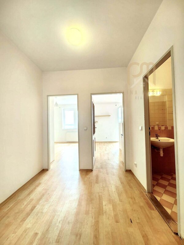 Prodej bytu 2 + kk s balkonem, 51m2, sklep, výtah, klidná lokalita
