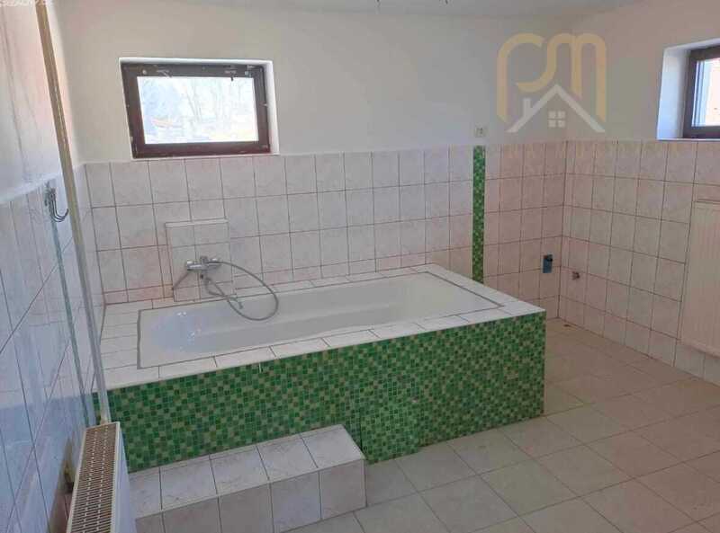 Prodej rodinného domu s možností přestavby na 2 apartmány, Lipno