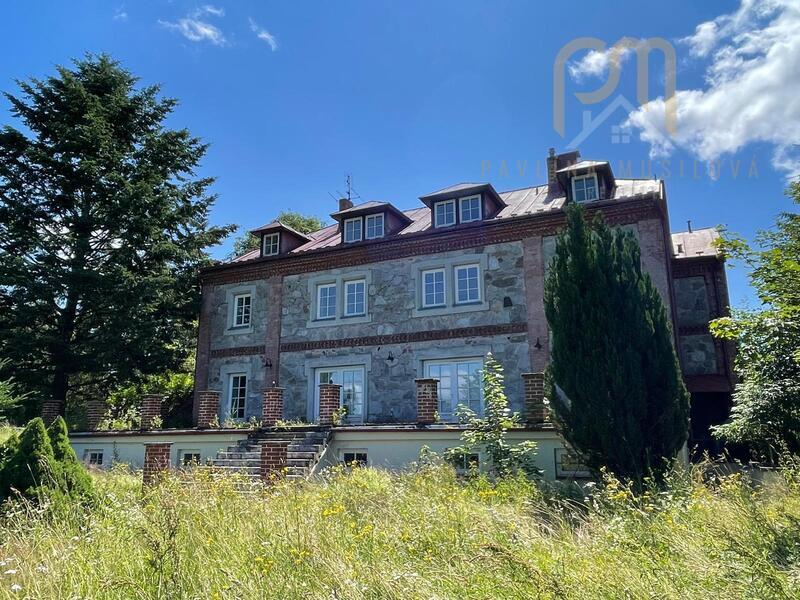 Villa Bohemia - lovecký zámeček 360m2 spolu s  pozemky 6614 m2 + 100m pláže u českého moře