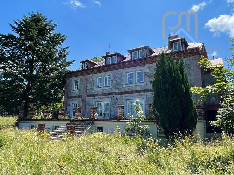 Villa Bohemia - lovecký zámeček 360m2 spolu s  pozemky 6614 m2 + 100m pláže u českého moře