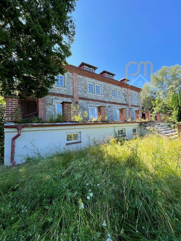 Villa Bohemia - lovecký zámeček 360m2 spolu s  pozemky 6614 m2 + 100m pláže u českého moře