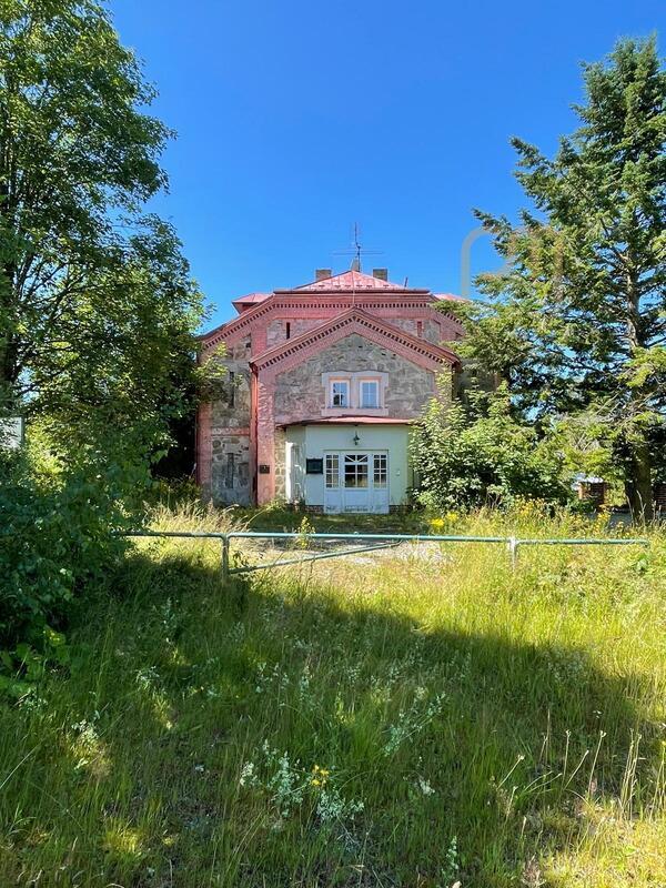 Villa Bohemia - lovecký zámeček 360m2 spolu s  pozemky 6614 m2 + 100m pláže u českého moře