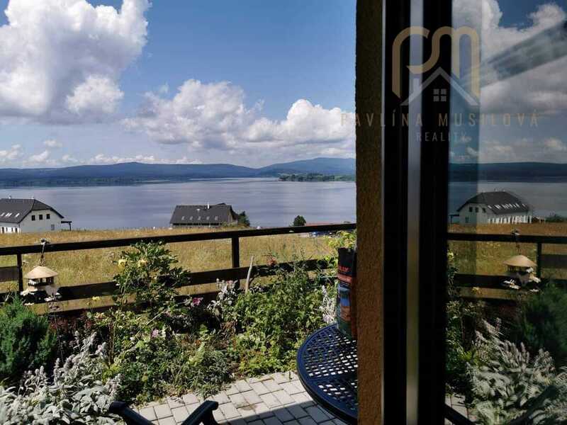 Byt 2kk s terasou, 59,5m2, výhled na Lipno, privátní pláž