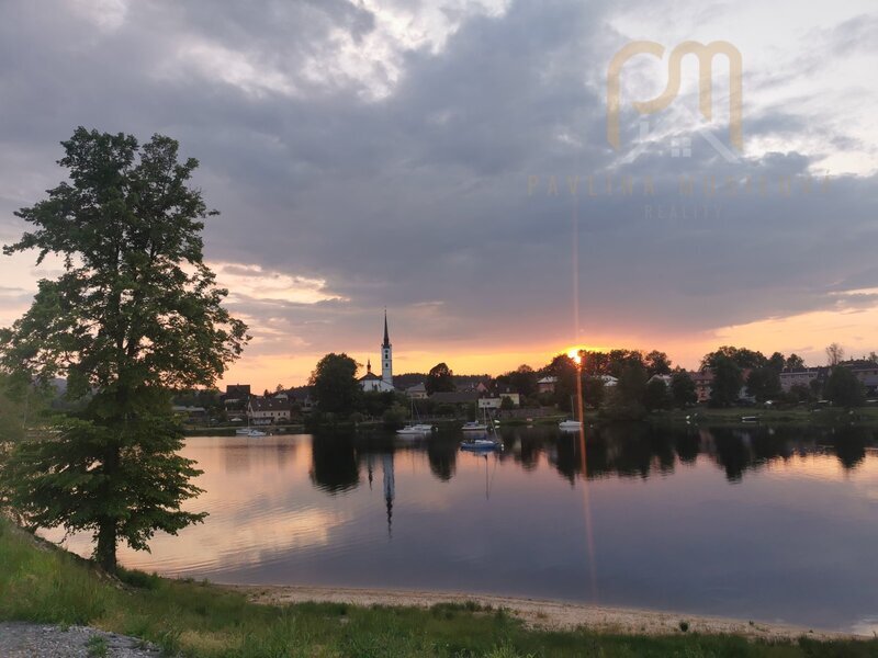 Byt 2kk s terasou, 59,5m2, výhled na Lipno, privátní pláž