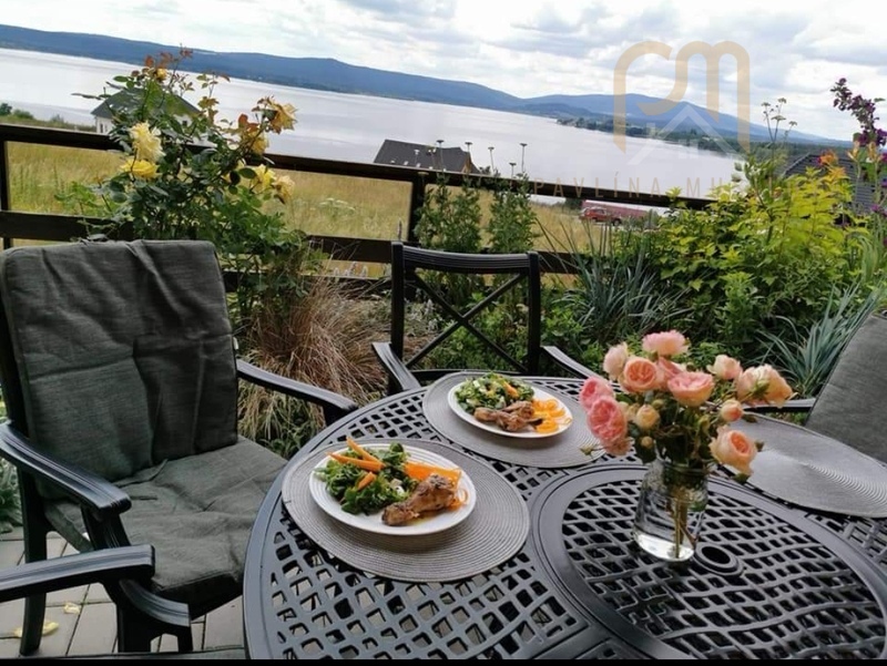 Byt 2kk s terasou, 59,5m2, výhled na Lipno, privátní pláž