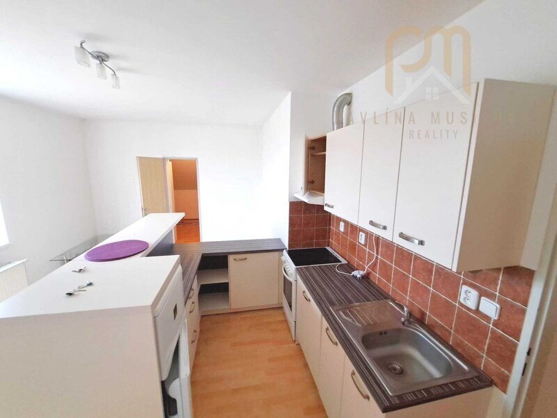 Pronájem bytu 2kk s balkonem a komorou , 51m2, výtah