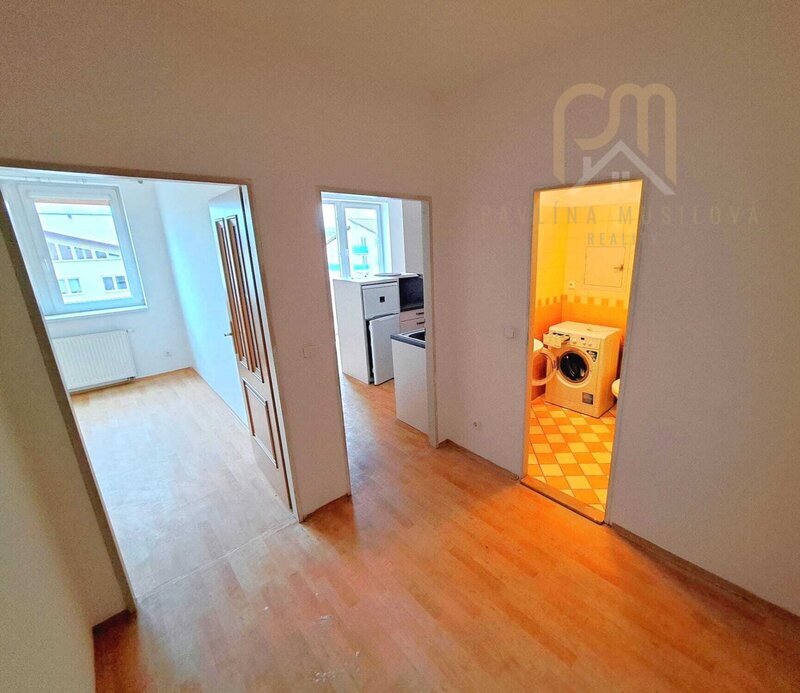 Pronájem bytu 2kk s balkonem a komorou , 51m2, výtah