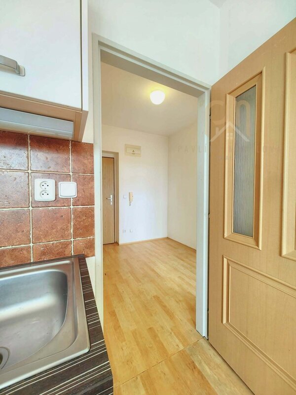 Pronájem bytu 2kk s balkonem a komorou , 51m2, výtah