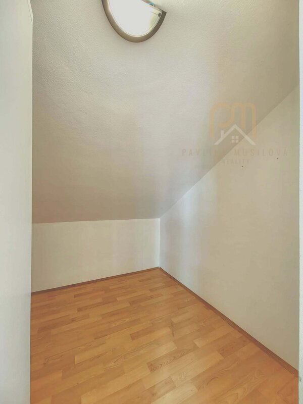 Pronájem bytu 2kk s balkonem a komorou , 51m2, výtah