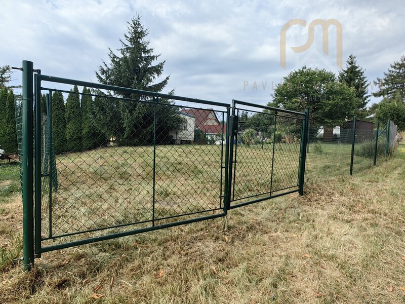 Stavební pozemek s mobilním domem, zahradou a altánem, 444 m² v  Milné u Frymburku