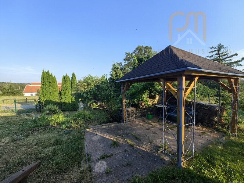 Stavební pozemek s mobilním domem, zahradou a altánem, 444 m² v  Milné u Frymburku